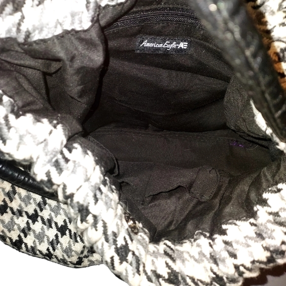 AMERICAN EAGLE Black White Pattern Cloth Faux Leather Hobo Purse - Picture 4 of 6